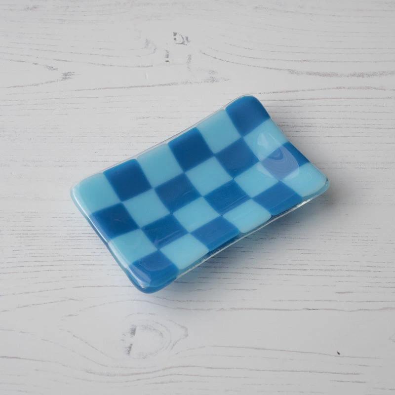Handmade Glass Tray – Chequered Fused Glass Trinket Dish by David Perry Glass & Ceramics (12x7cm-chequered-dual-coloured-small-tray-bullseye-collection)