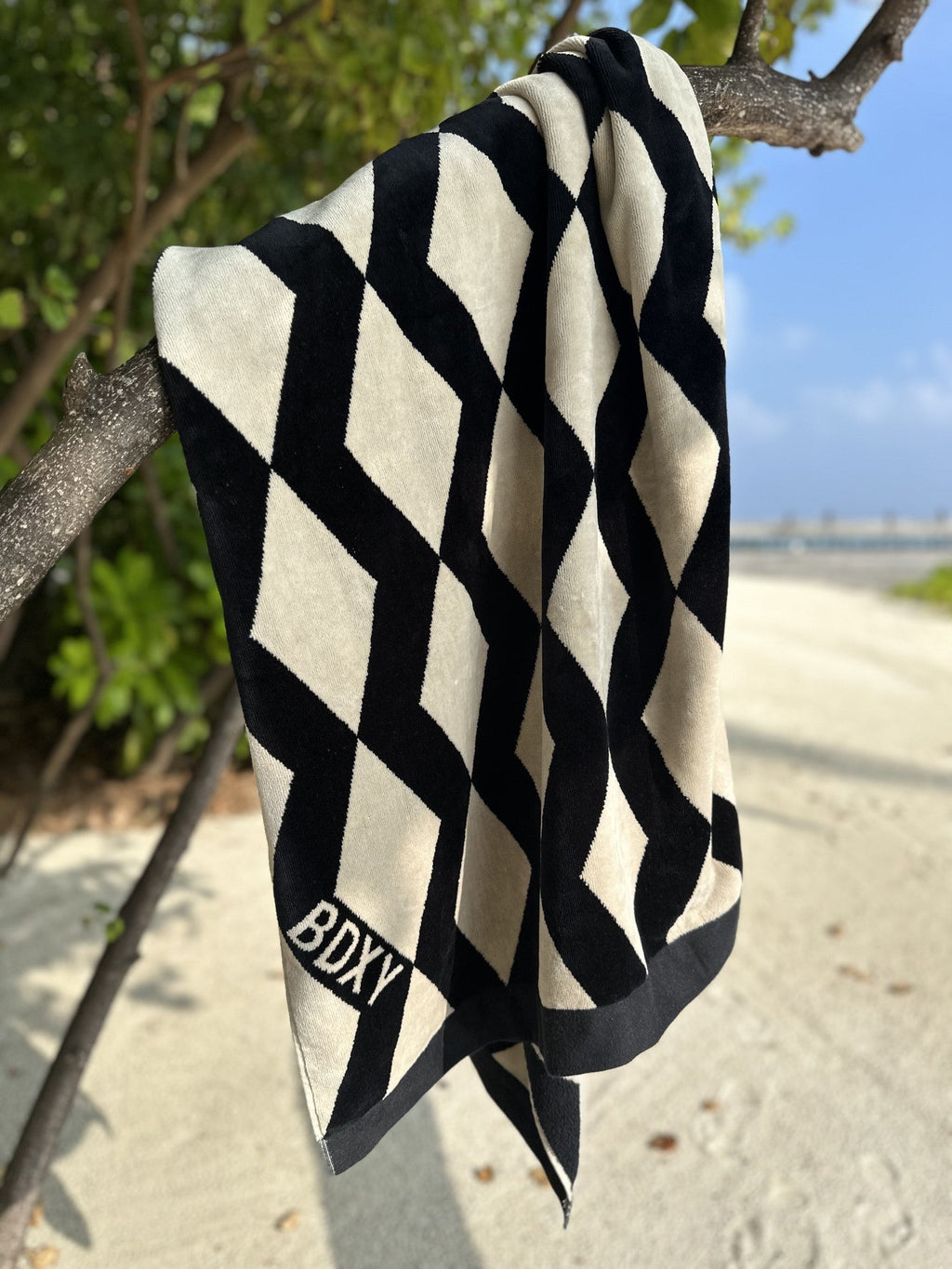 "The Wrap" Towel | Mirrorzag Black