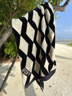 "The Wrap" Towel | Mirrorzag Black