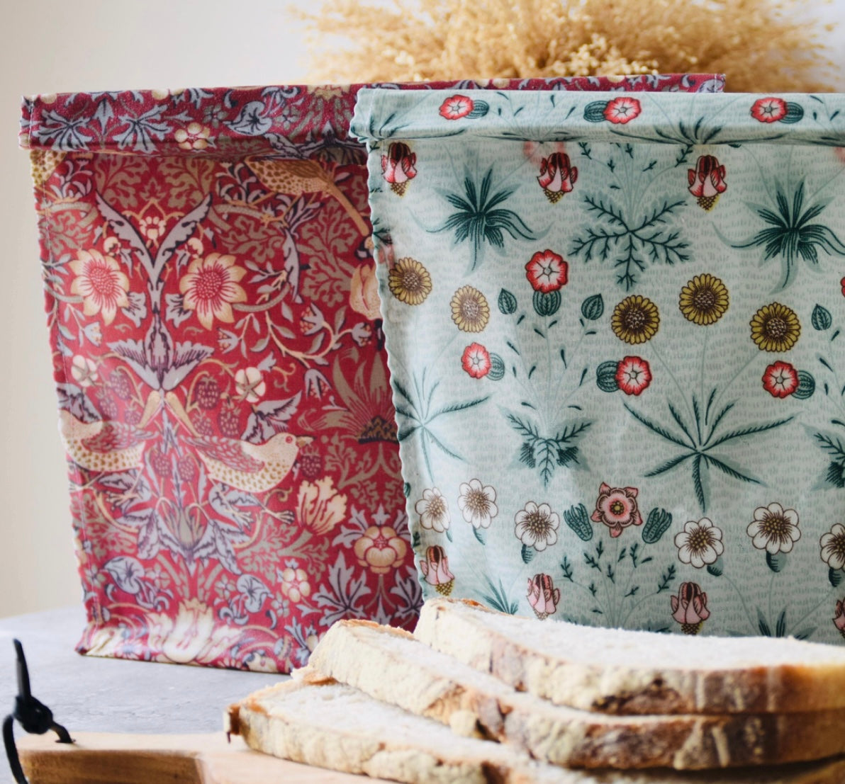 THE Beeswax Bag - William Morris Daisy