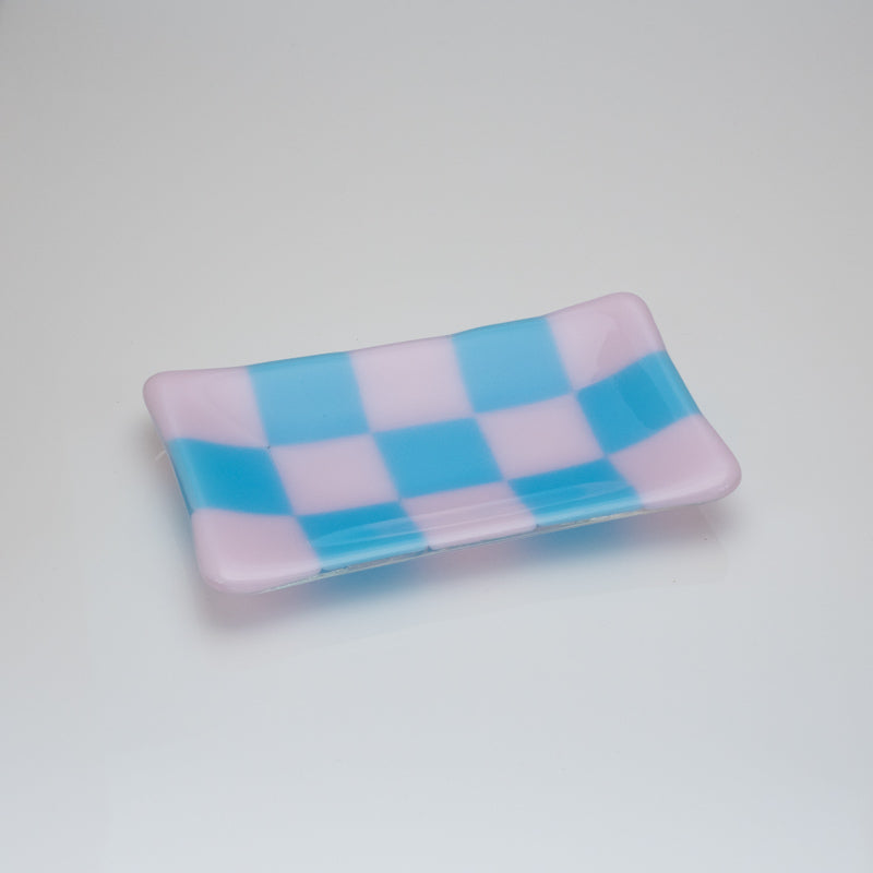 Glass Tray – Handmade Chequered Design for Keys & Jewellery by David Perry Glass & Ceramics (15x8cm-chequered-dual-coloured-medium-tray-bullseye-collection)