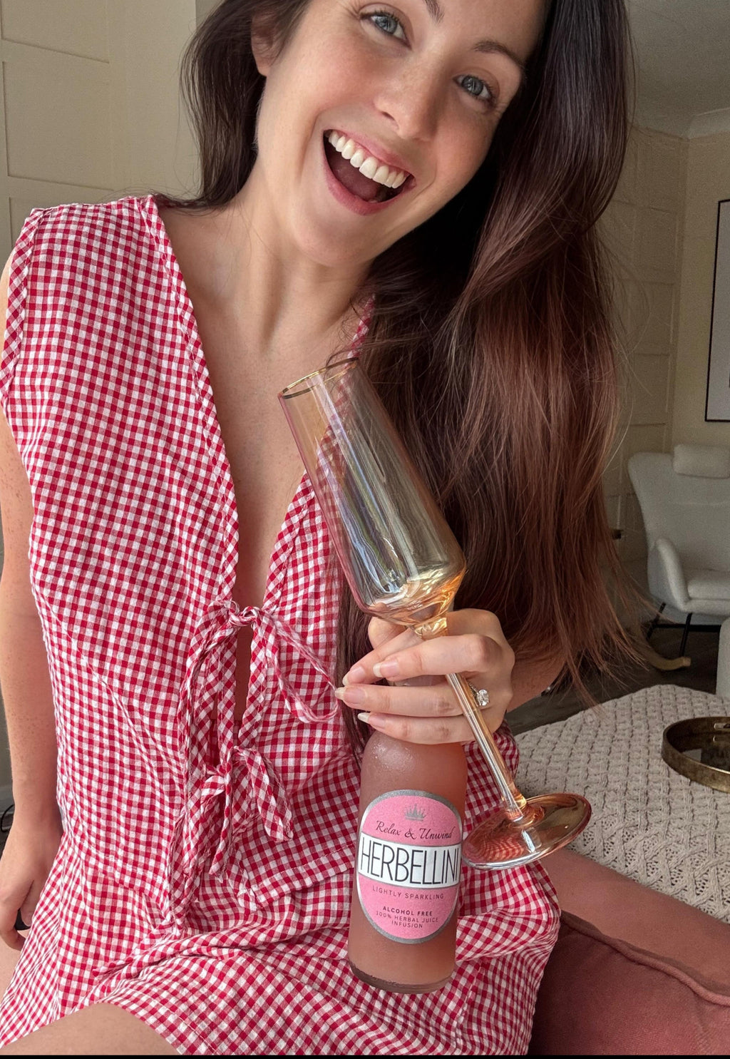 Alcohol-Free Peach Bellini Cocktail Infused With Botanicals