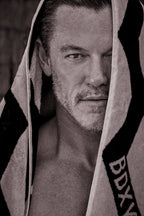"The Wrap" Towel | Mirrorzag Black