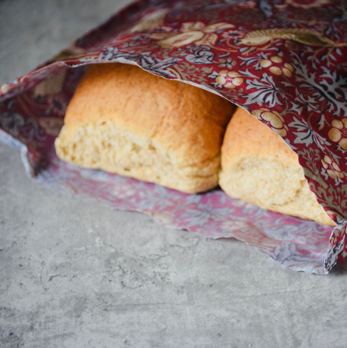 THE Beeswax Bag - William Morris Red