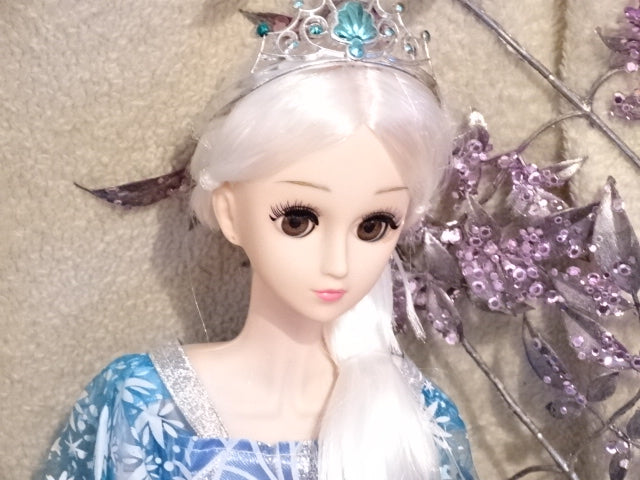' Alice'  60cm  Jointed Plastic Princess Doll with Outfits and Accessories.