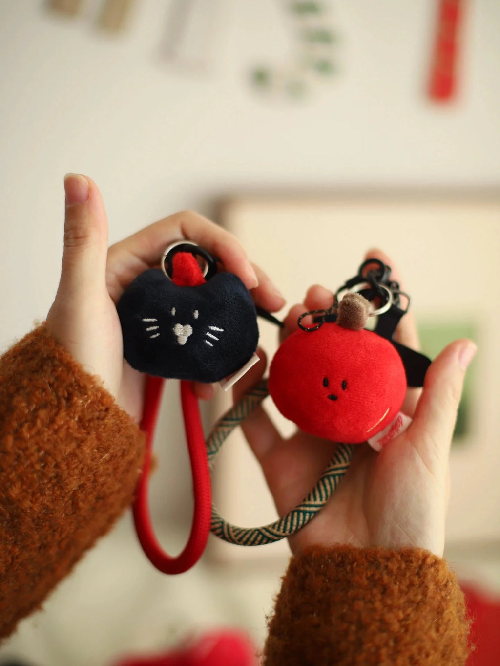 Daily White | Mini Heart Apple Toy Charm