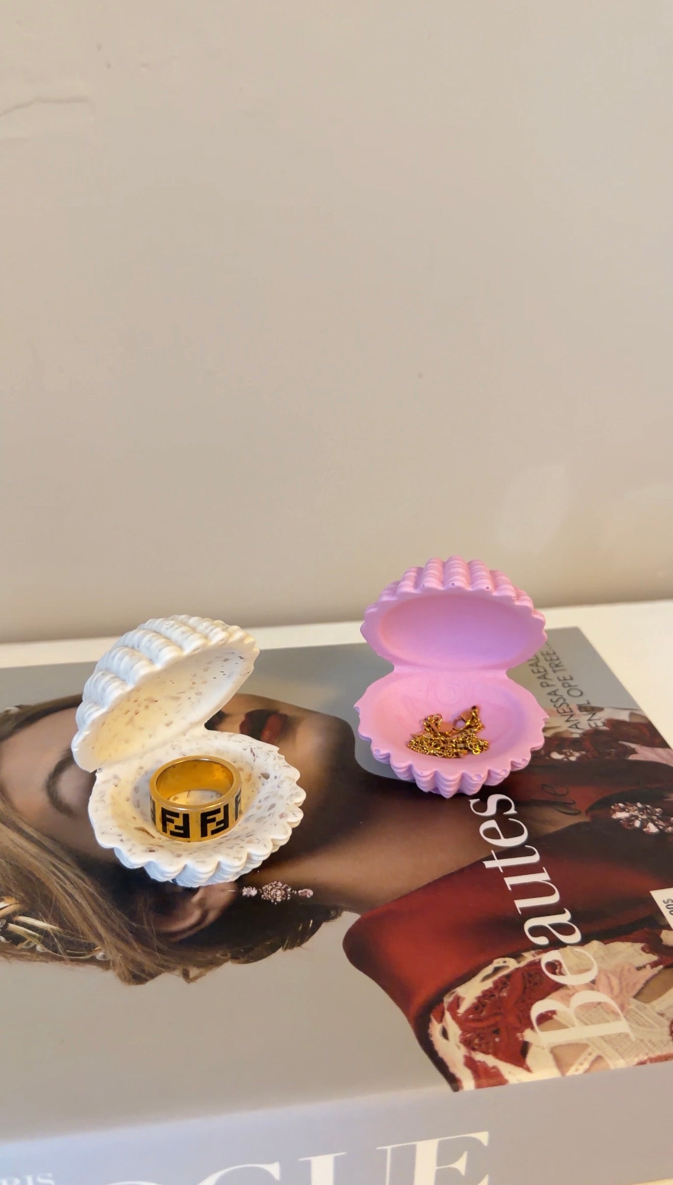 Clam Shell Ring Holder