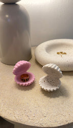 Clam Shell Ring Holder