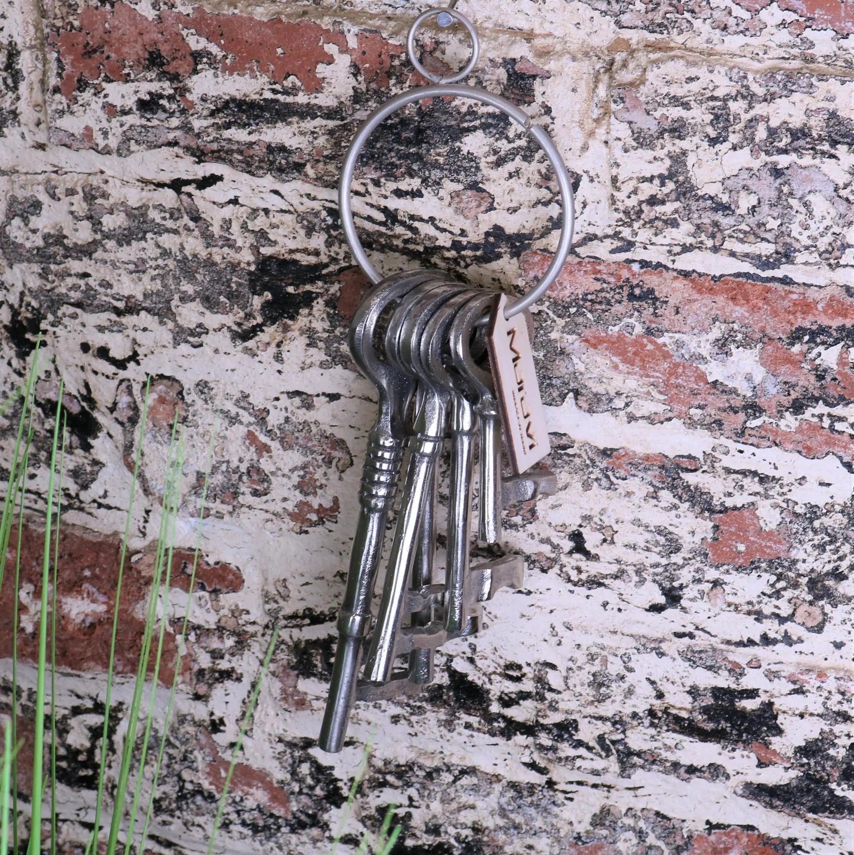 Dubha Vintage Style Bunch of Keys Ornament