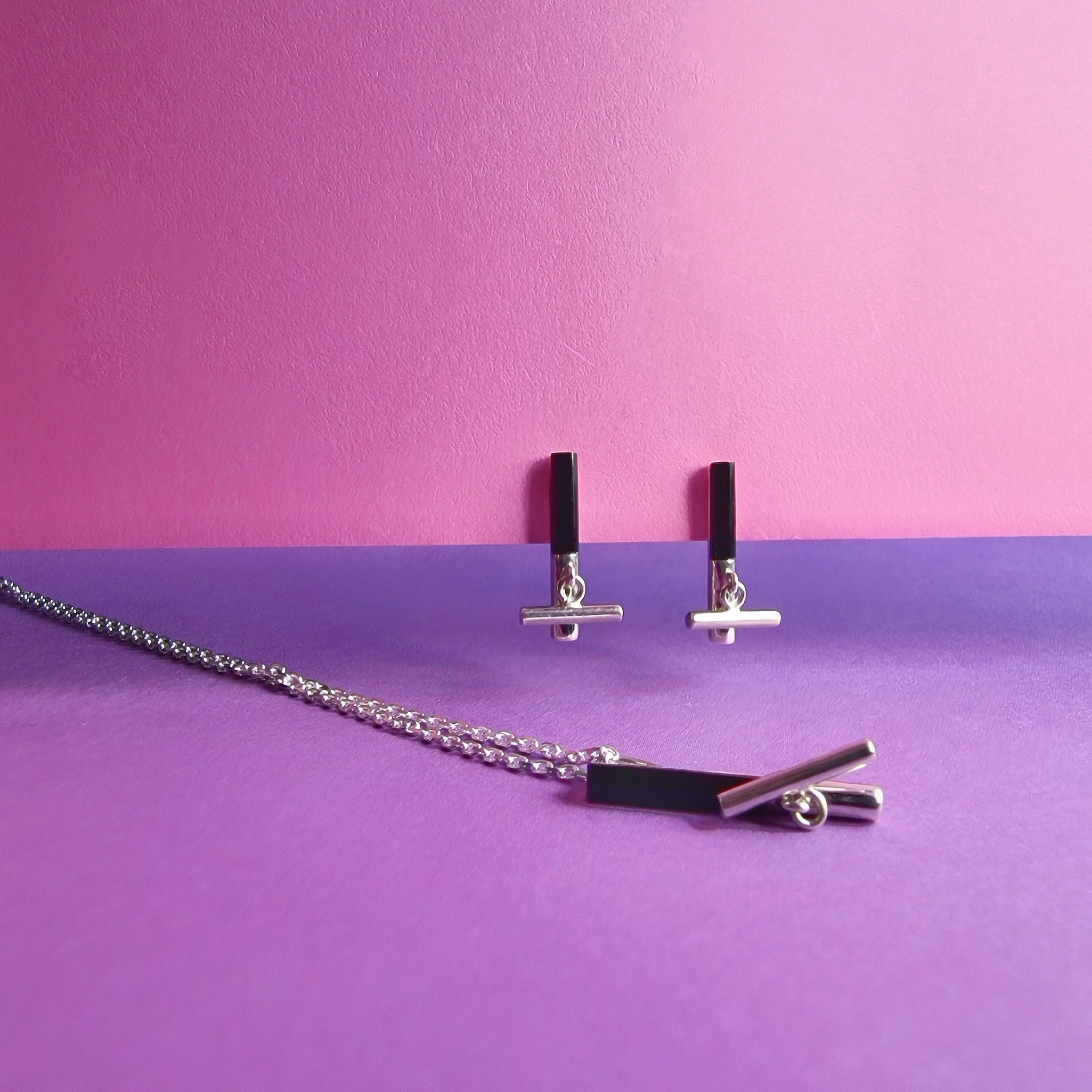 Minimalist Movement Onyx T-Bar Silver Necklace