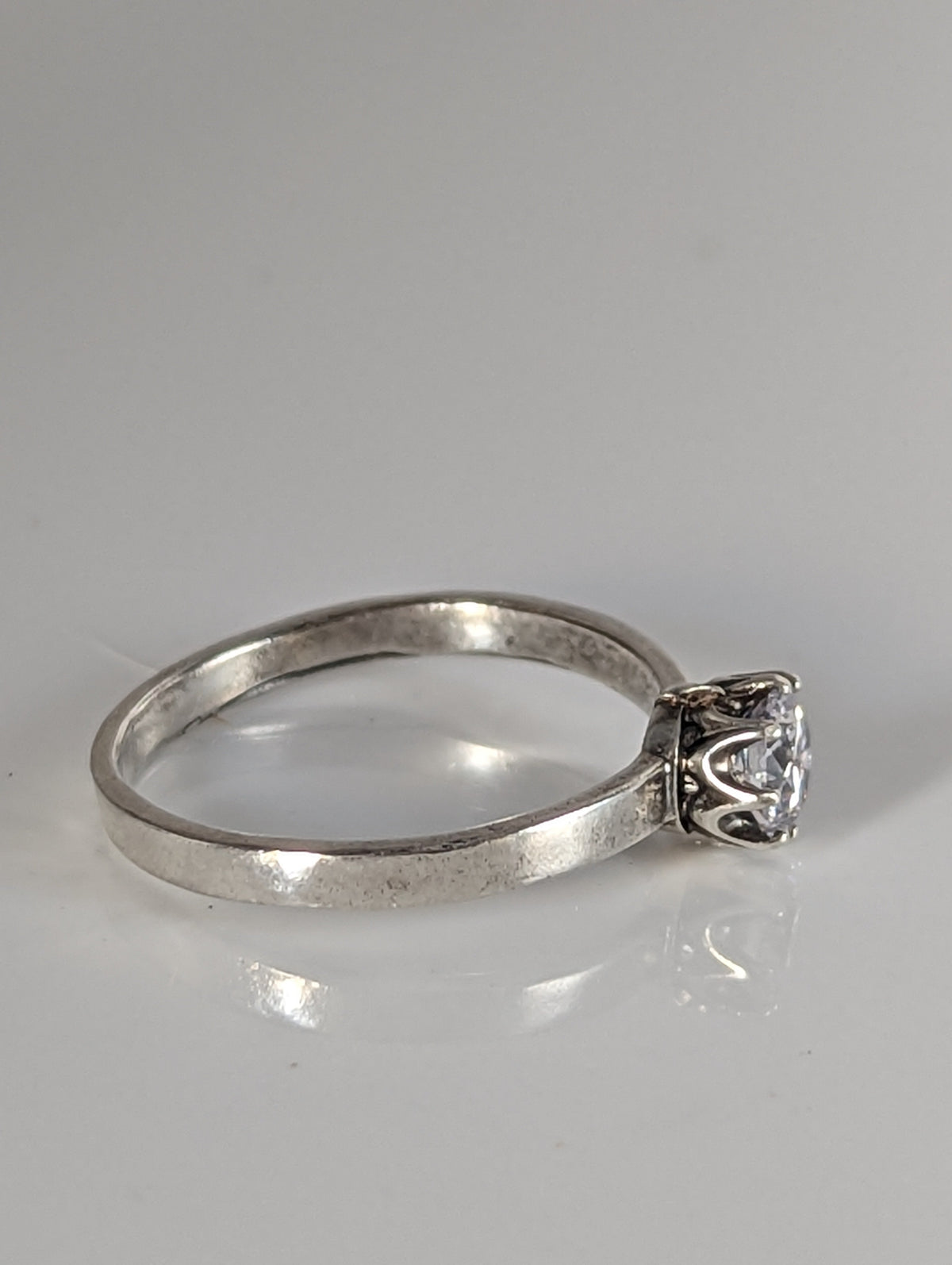 Silver Steed Delicate , unique silver zirconia ring