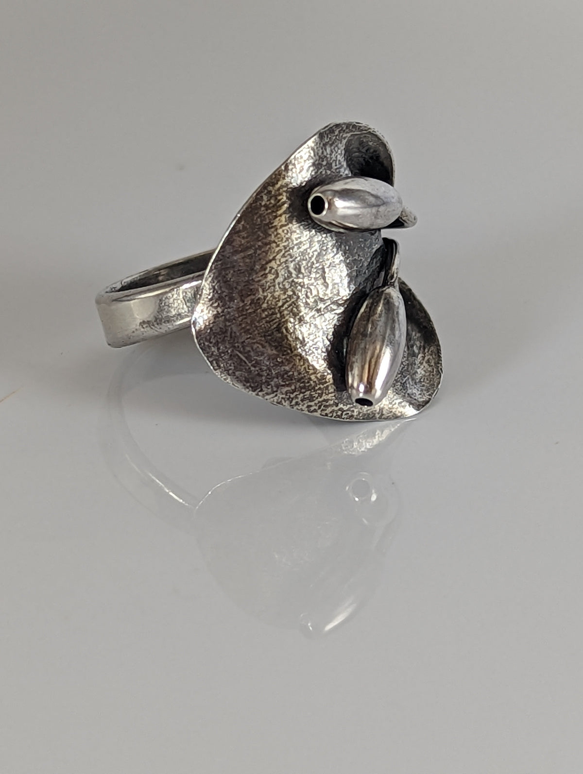 Silver Steed Big Leaf with Ornament Silver Ring