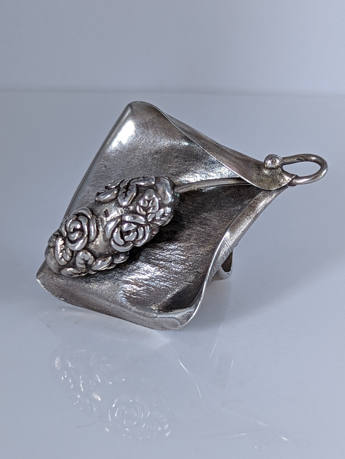 Silver Steed Unique, Extravagant Leaf Rings with motive