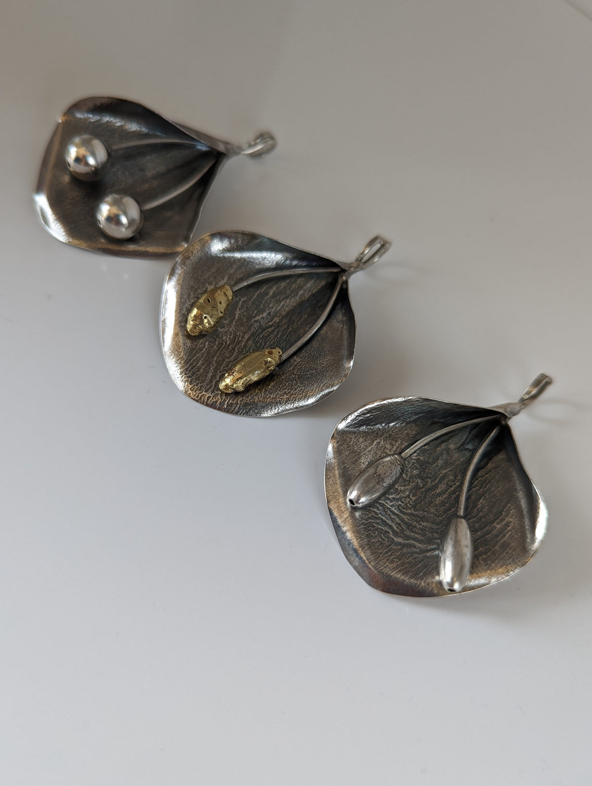 Silver Steed Extravagant Leaf & Stems Silver Pendant