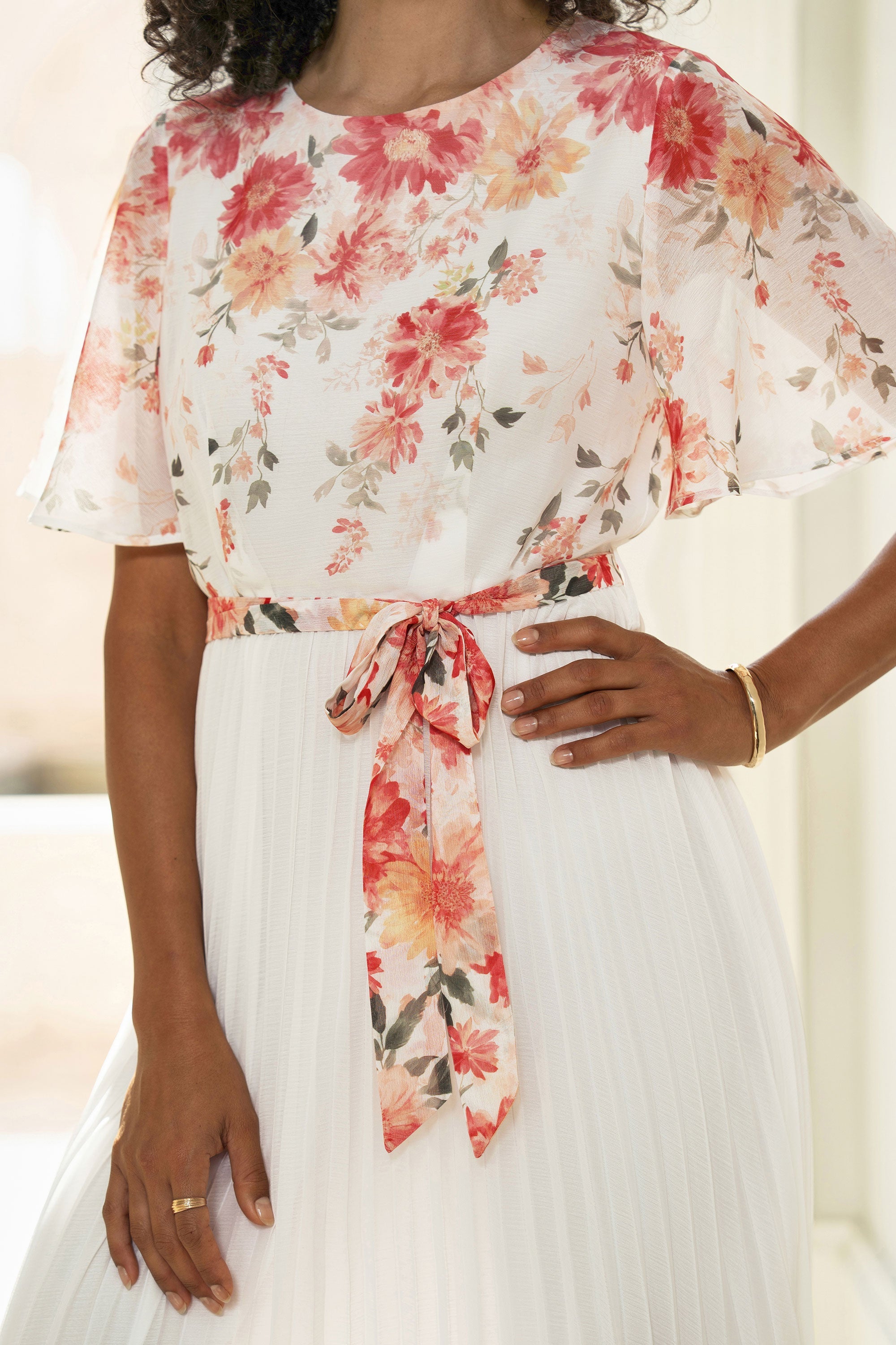 Yumi White Mirror Floral Design Pleated Midi Dress