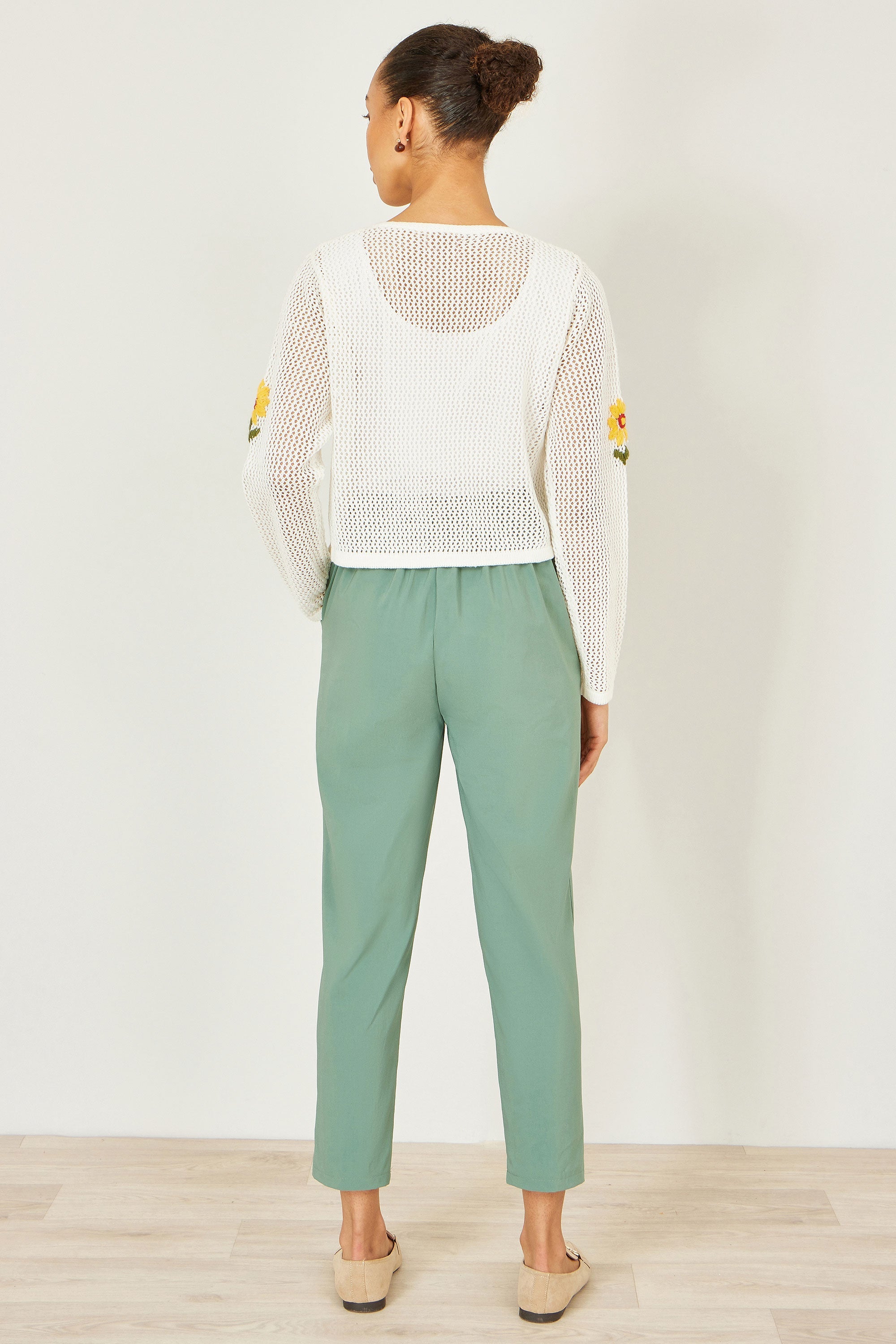 Yumi Green Stretch Capri Pants With Tie Belt