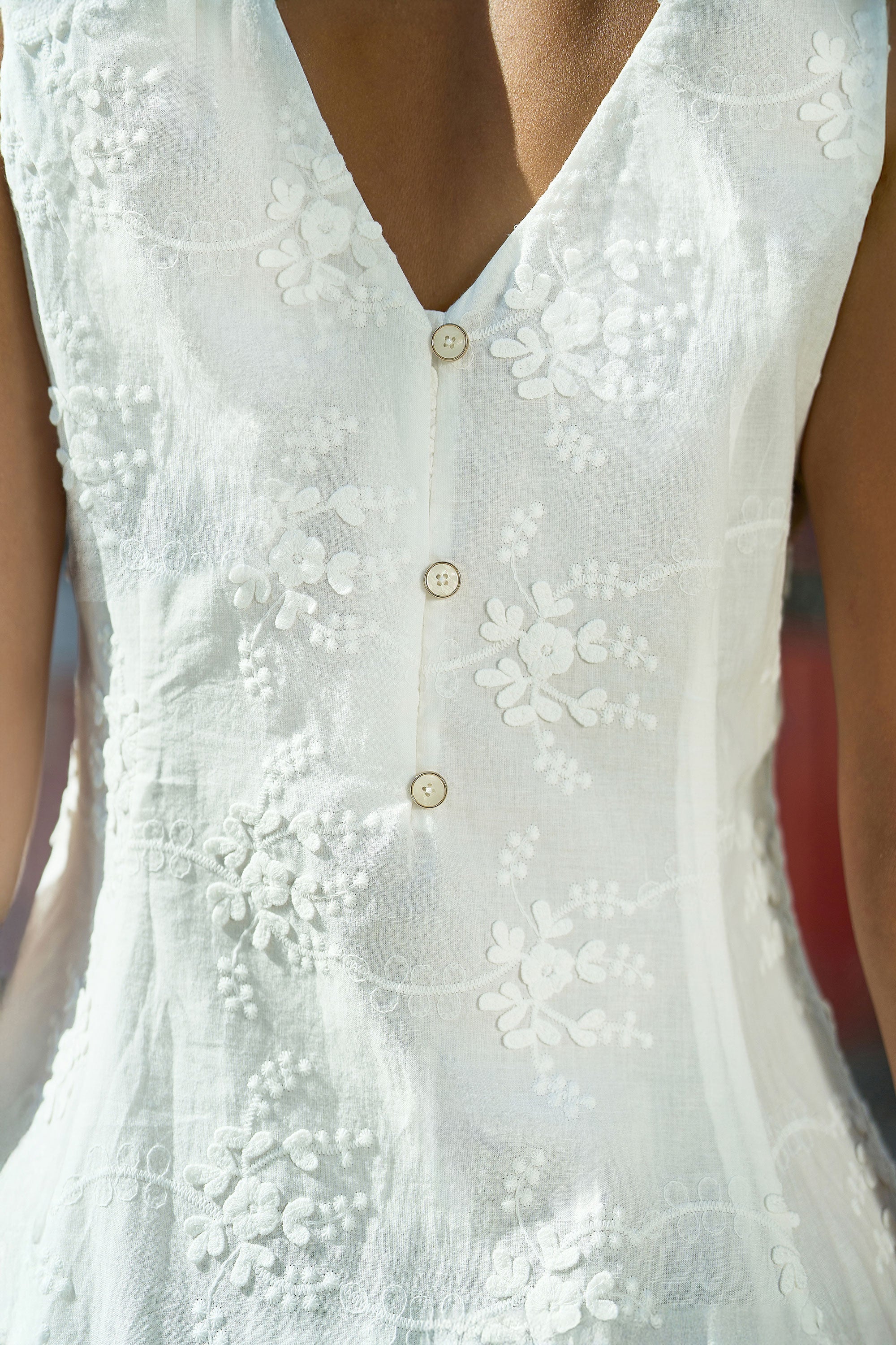 Yumi White Cotton Applique Flower Swing Shift Dress