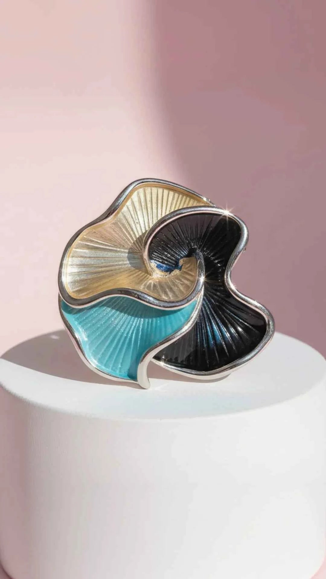 Abstract Magnetic Wavey Edge Brooch