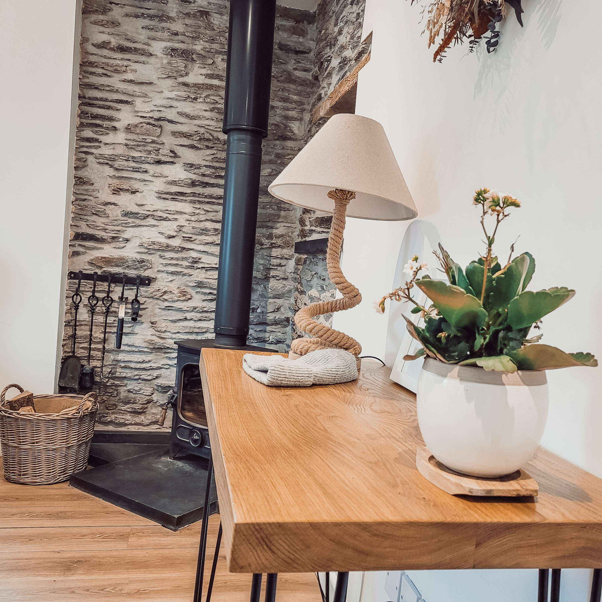 LARIA Oak Entryway Console / Wooden Hall Console