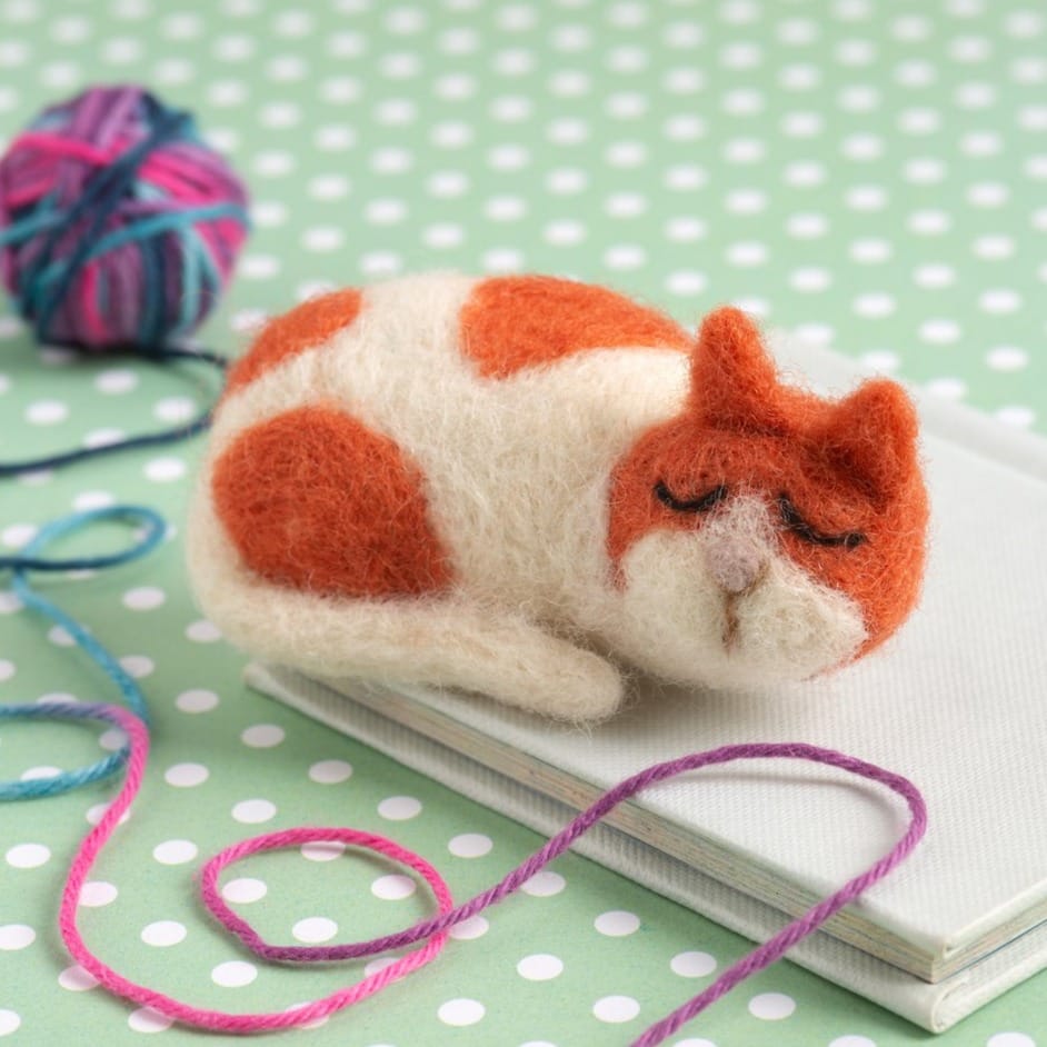 Cat Brooch Needle Felting Kit for Beginners