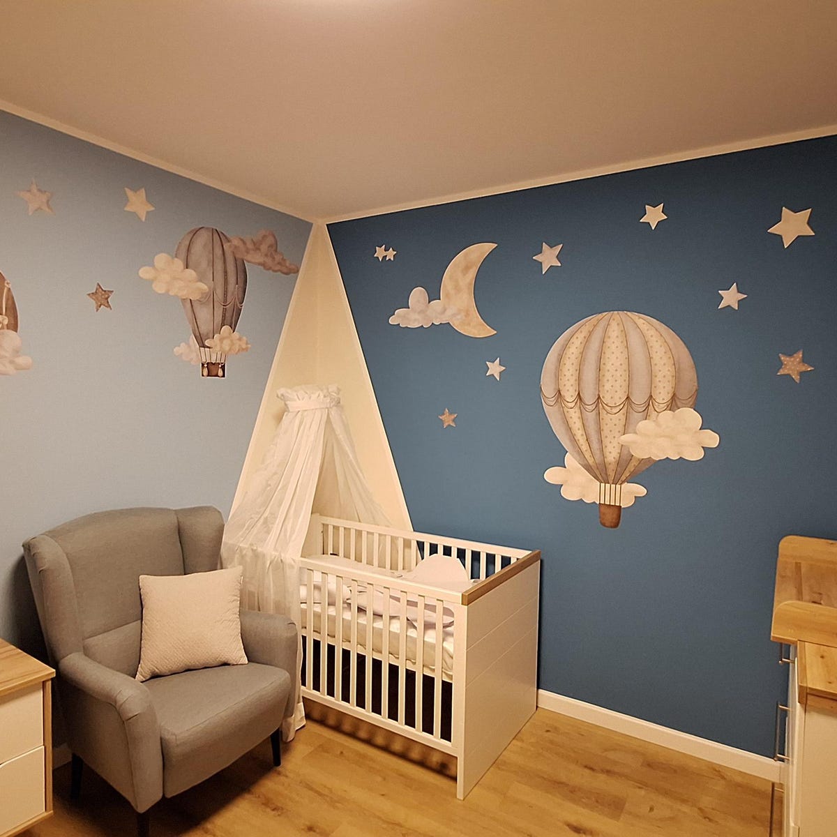 Dreamy Hot Air Balloons and Stars Wall Sticker for Nursery and Kids' Room