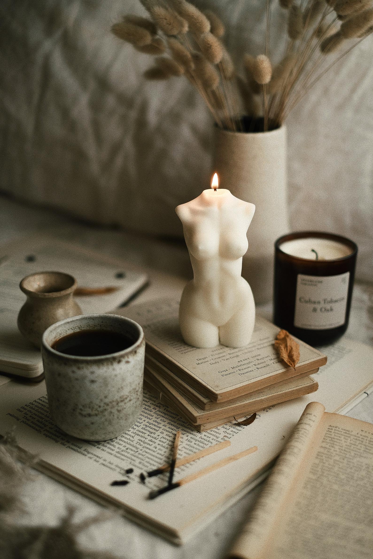 Scented Venus Body Candle White
