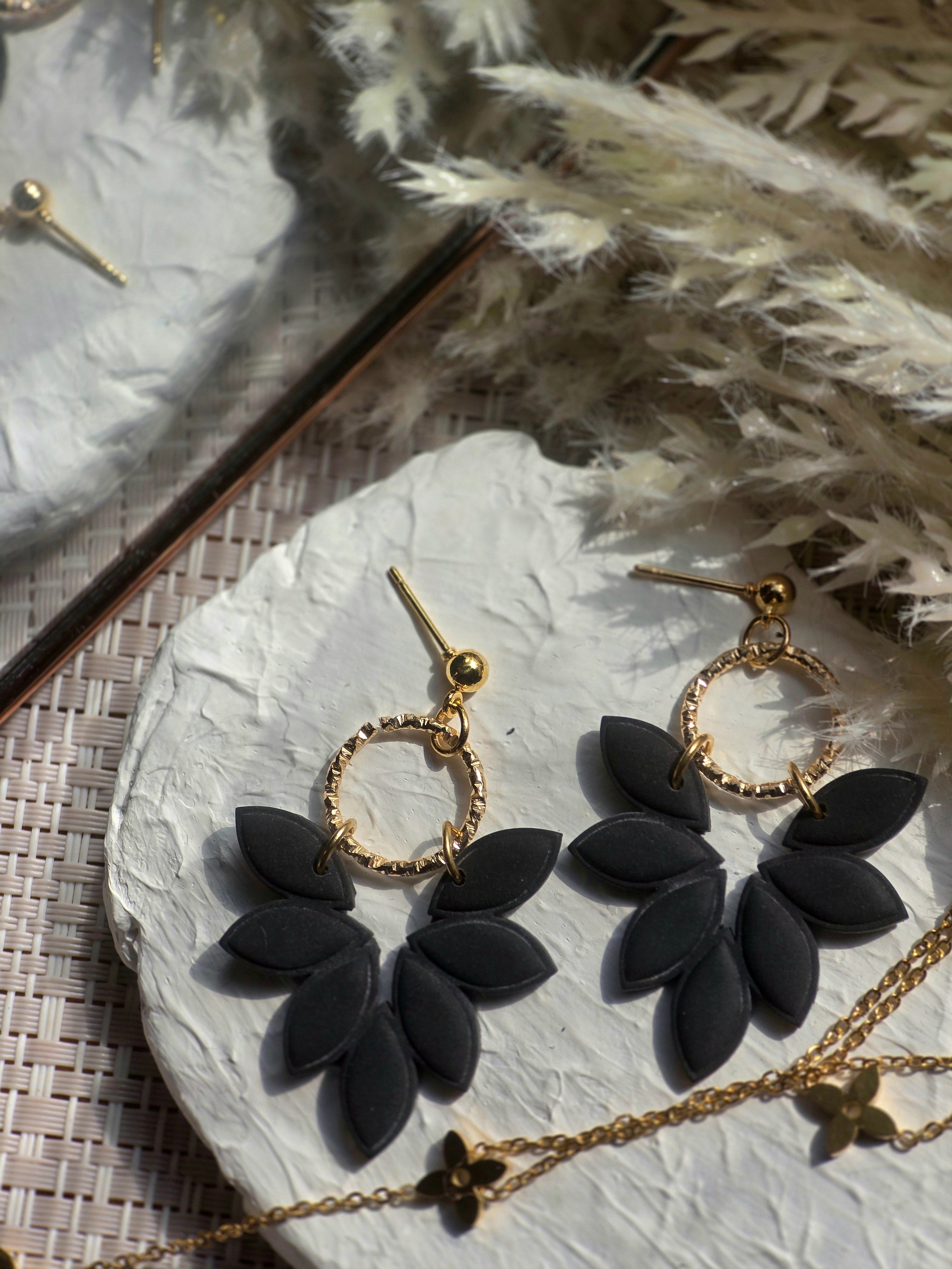 Amber| Black