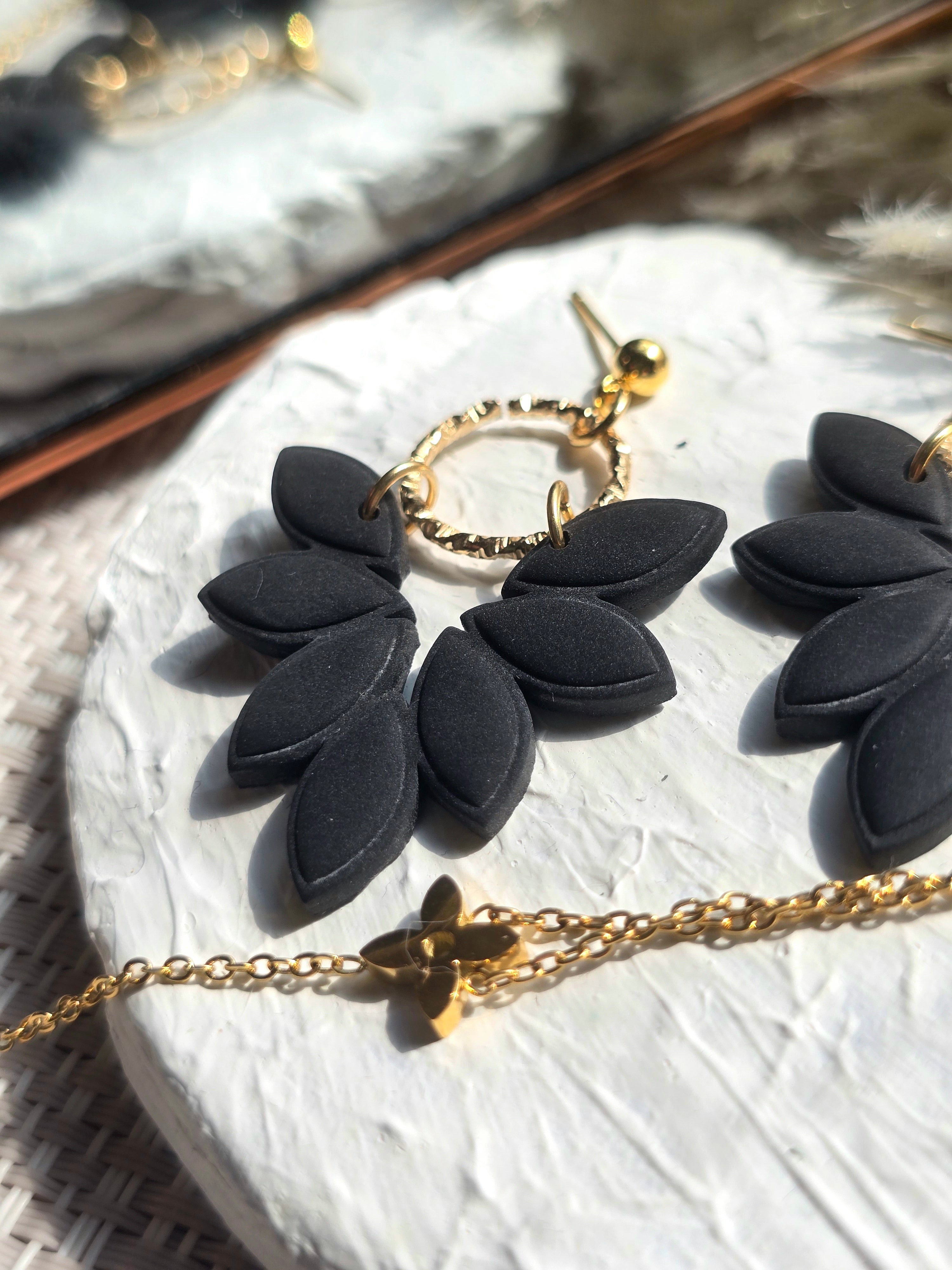Amber| Black