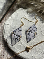 Clara| Howlite| Can be switched for silver