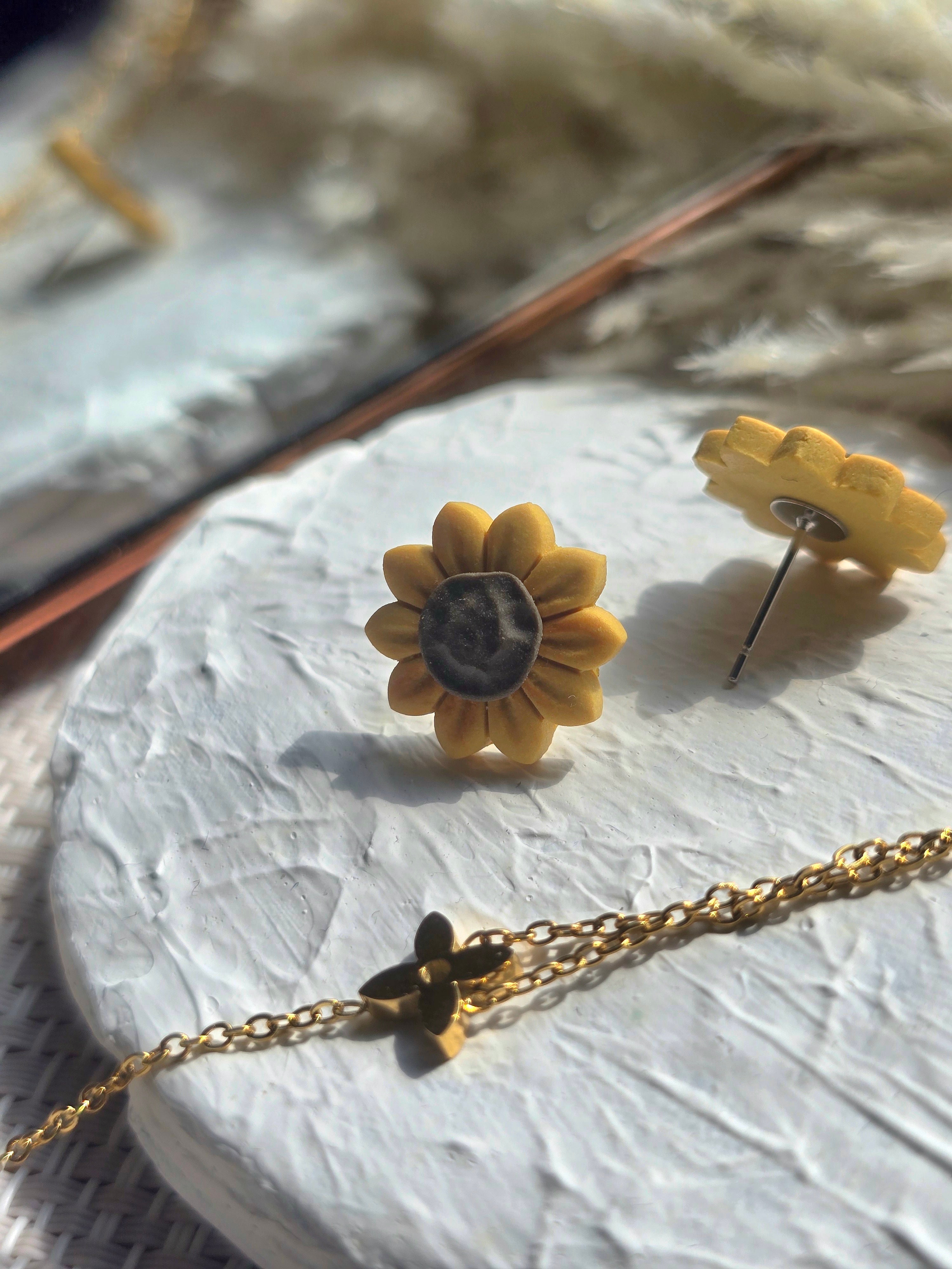Sunflower studs