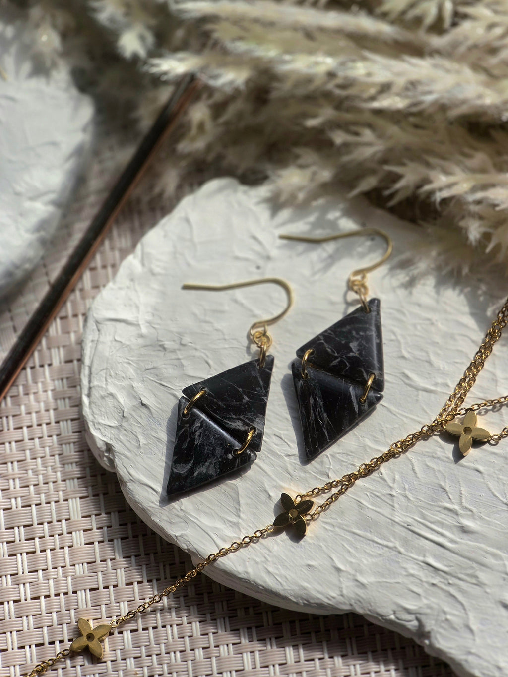 Clara| Black marble