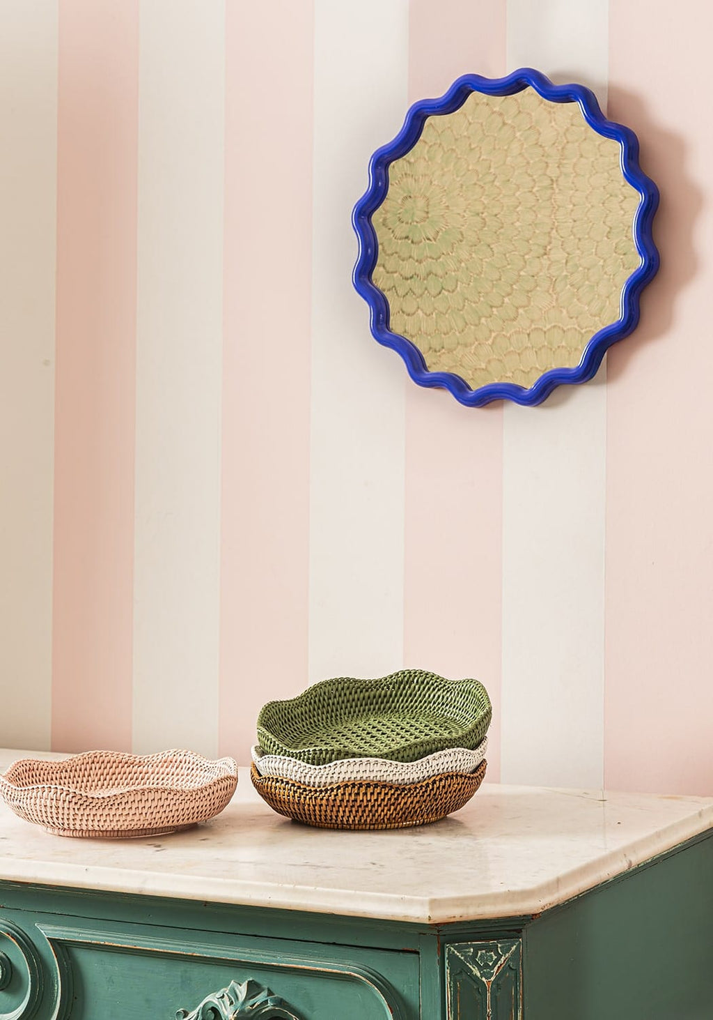 Saratoga Round Rattan Scalloped Tray - White