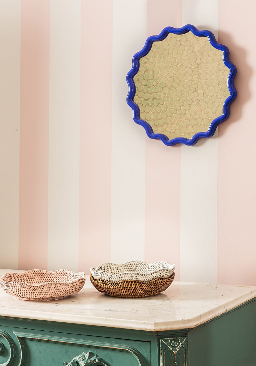 Saratoga Round Rattan Scalloped Tray - White