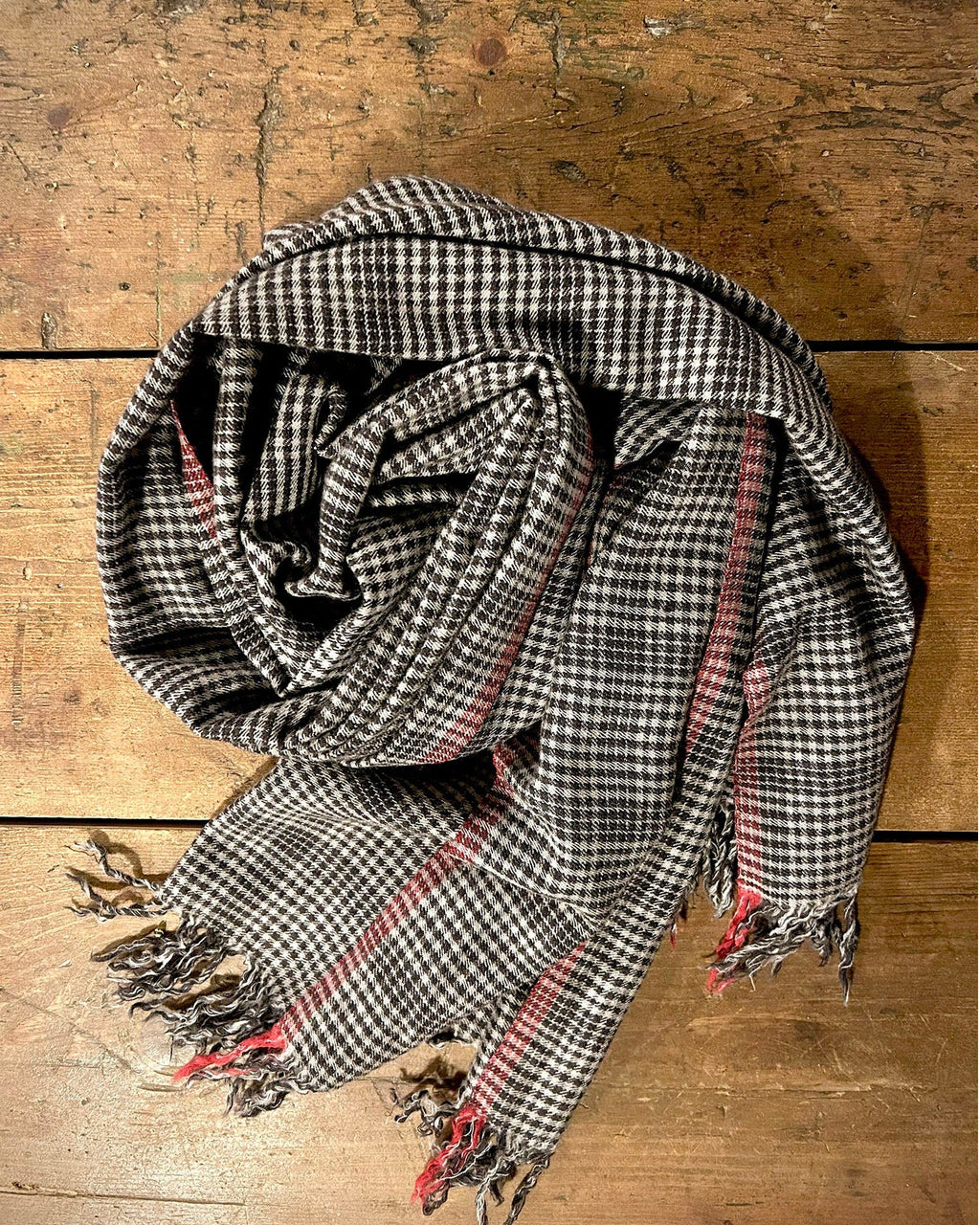 alva scarf | oatmeal, black, red