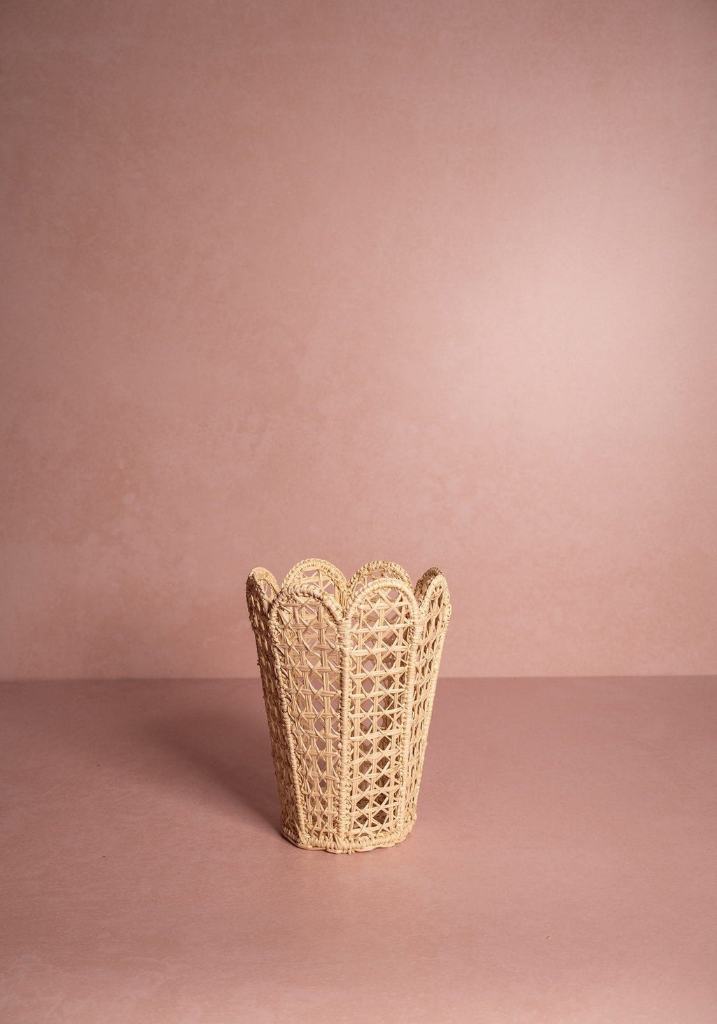 Atlántico Iraca Scallop Vase, Natural - Set of 2