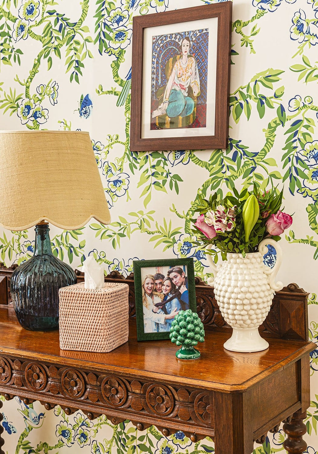 Vintage Icon White Urn